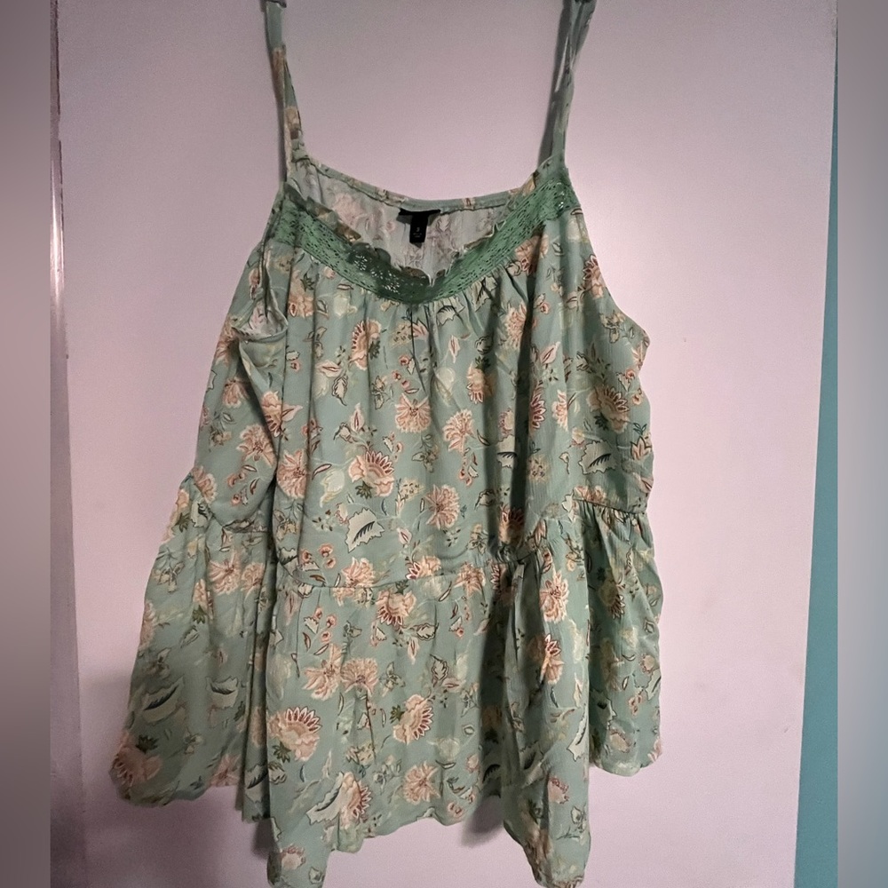 Torrid  3x Crinkle Gauze sleeveless crochet tank Dara ditsy. New with tags.